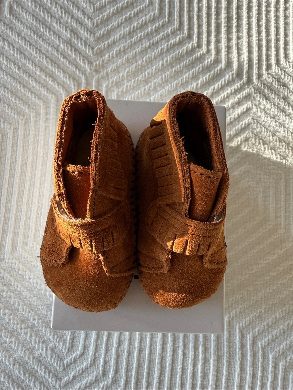 Minnetonka Infant Size 2 Suede Fringe Moccasins in Brown